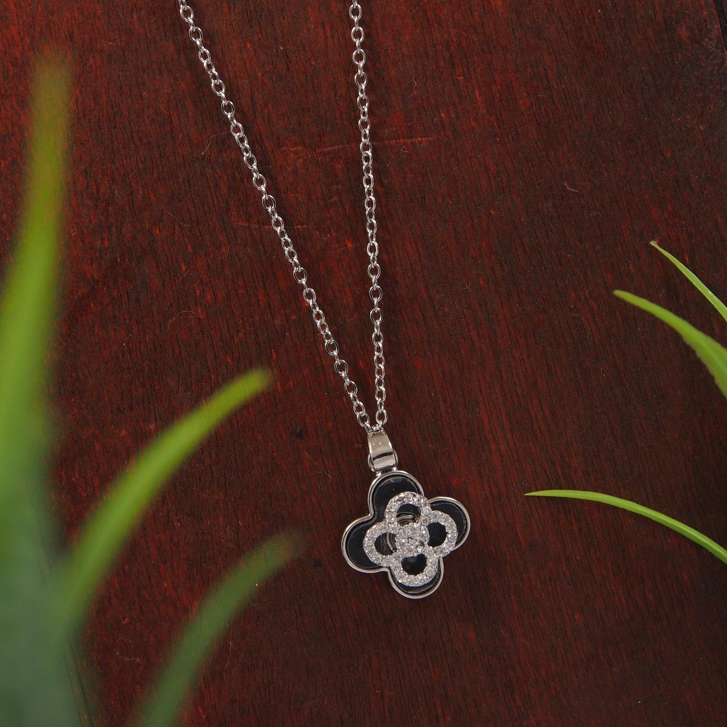 Stainless Steel Gold/Rosegold Plated Four Leaf Clover Spinning Pendent Necklace