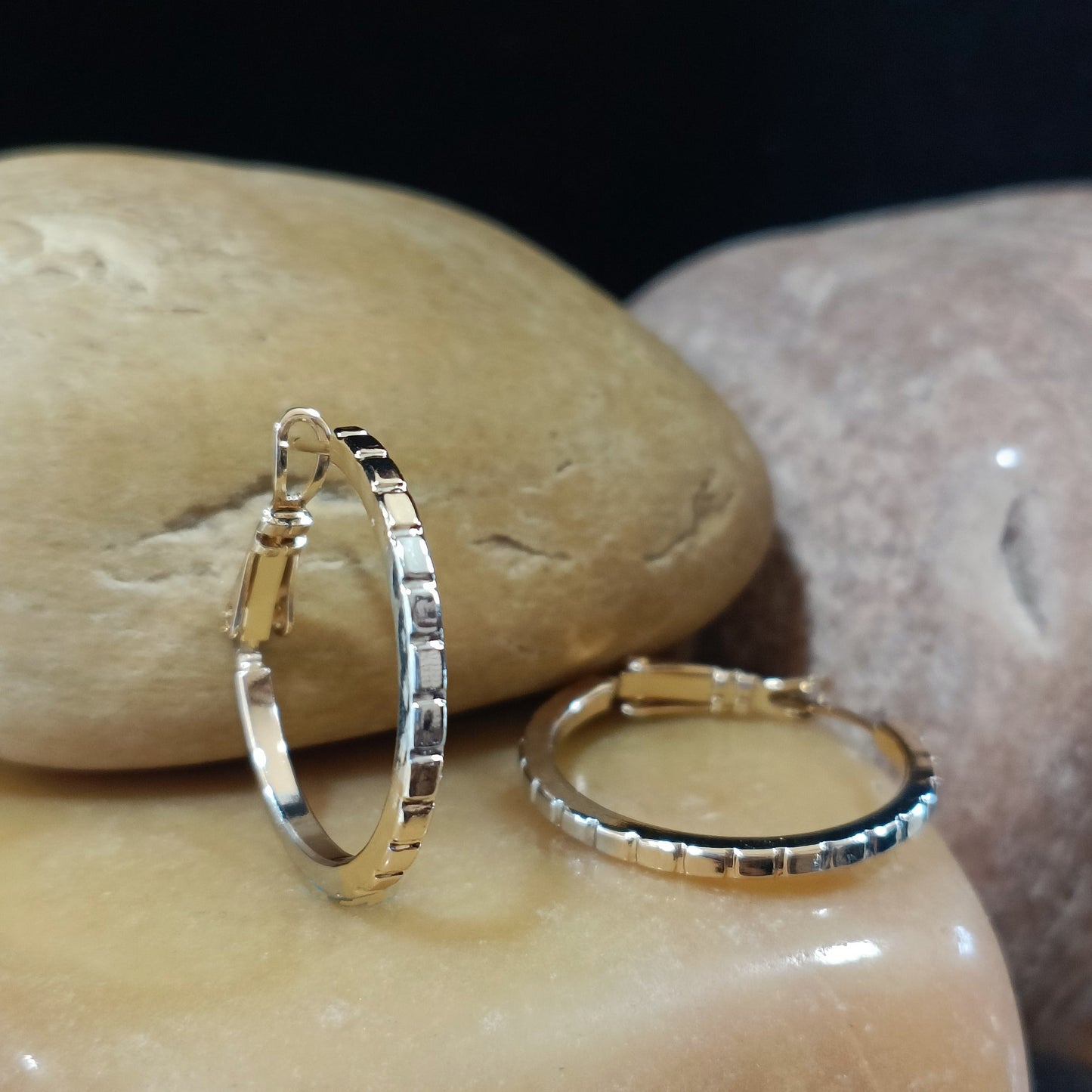 Two Tone Round Shaped Stylish Textured Hoops Earring