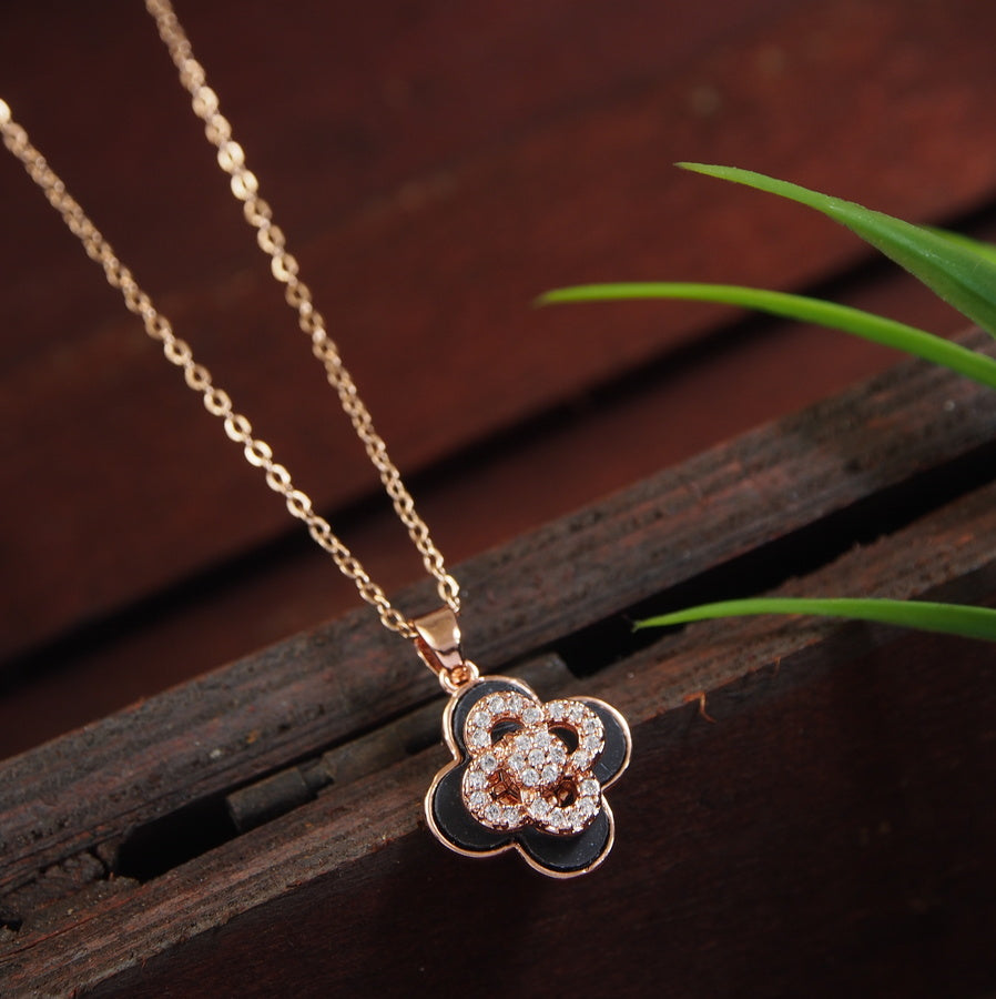 Stainless Steel Gold/Rosegold Plated Four Leaf Clover Spinning Pendent Necklace