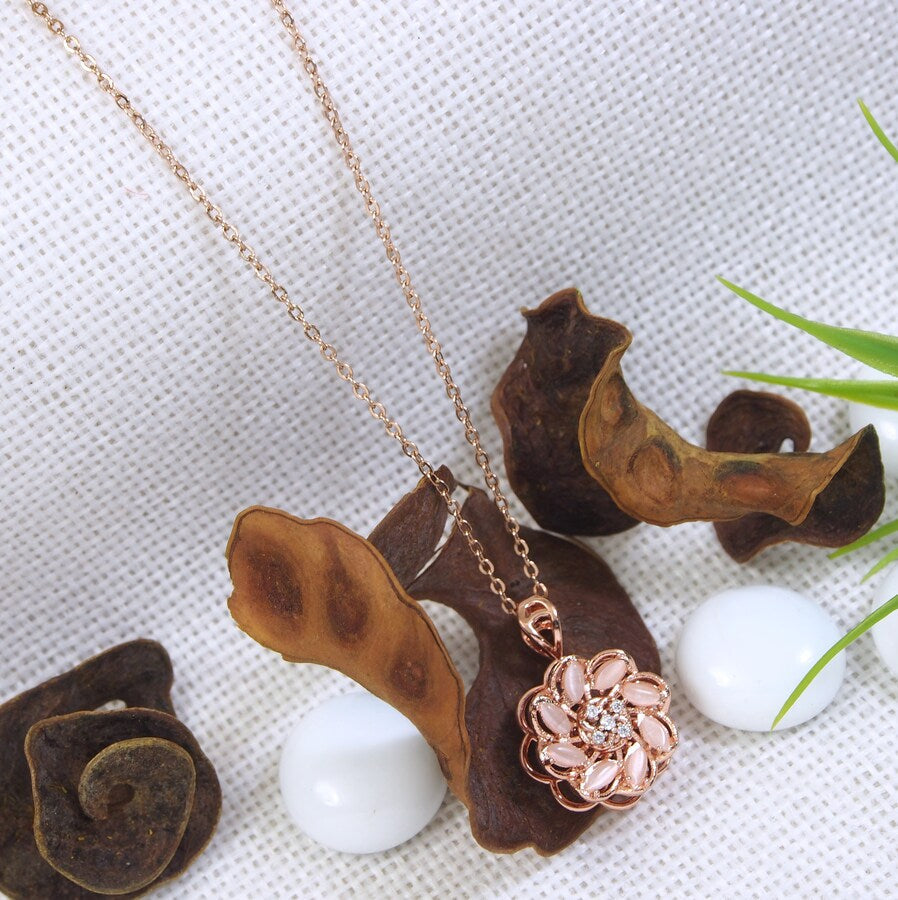 Stainless Steel Gold/Rosegold Plated Pearl Floral Spinning Pendent Necklace