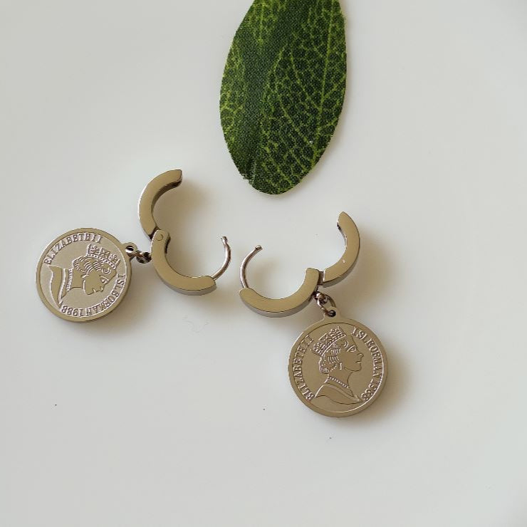 Stainless Steel Silver/Gold Plated Queen Elizabeth Portrait Coin Drop Earring