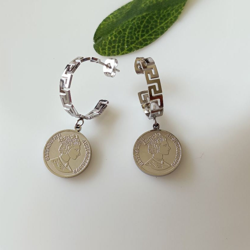 Stainless Steel Silver/Rosegold Plated Queen Elizabeth Portrait Hoops Earring